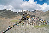 Ladakh - Lachunglang La (4740 m),  on the route to Manali with the characteristc prayer flags